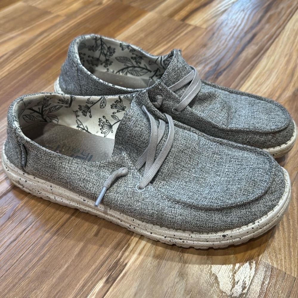 Hey dude Wendy linen iron gray 8 women girls slip ons shoes comfy